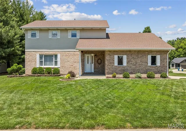 Homes for sale in Troy, IL | 945 Ivy Ct, Troy, IL 62294 | MLS# MIS26039966