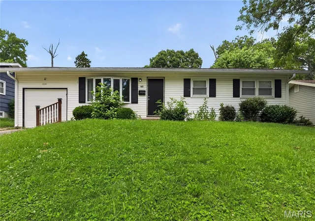 Photo 1 of Sale Pending at 1027 Renshaw Dr, Saint Louis, MO 63135 | MLS# MIS26039974 | Listing updated on 2026-08-28