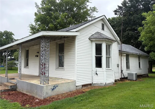 Homes for sale in Sparta, IL | 220 Vine St, Sparta, IL 62286 | MLS# MIS26039977