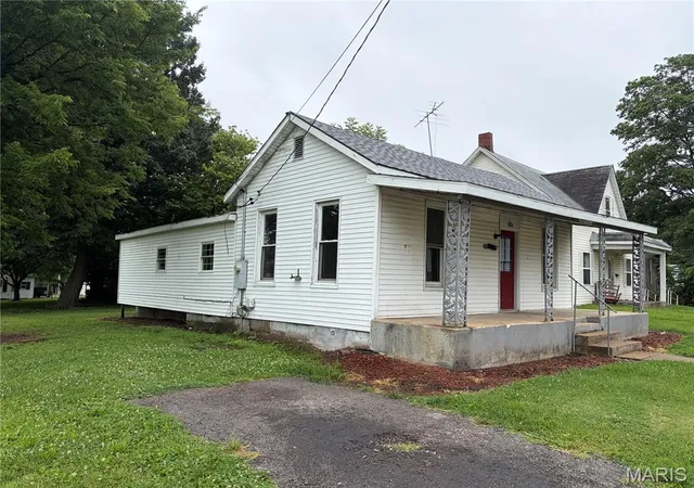 Homes for sale in Sparta, IL | 220 Vine St, Sparta, IL 62286 | MLS# MIS26039977