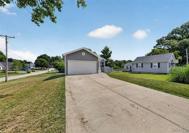 Homes for sale in Warrenton, MO | 621 Johannaber St, Warrenton, MO 63383 | MLS# MIS26039988