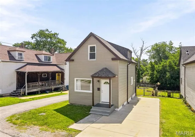 Photo 4 of Single family home for sale at 922 Dammert Ave, Saint Louis, MO 63125 | MLS# MIS26039990 | Listing updated on 2026-09-02
