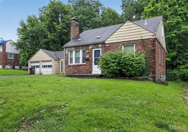 Photo 2 of Single family home for sale at 212 Thoroughman Ave, Saint Louis, MO 63135 | MLS# MIS26039998 | Listing updated on 2026-08-27