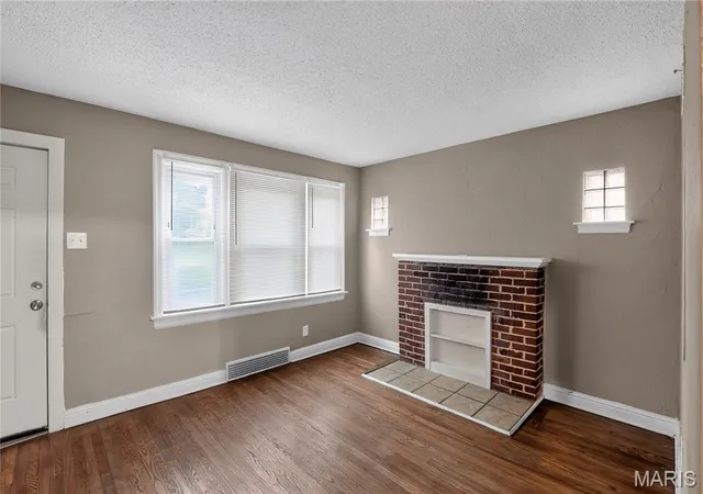 Photo 3 of Single family home for sale at 212 Thoroughman Ave, Saint Louis, MO 63135 | MLS# MIS26039998 | Listing updated on 2026-08-27