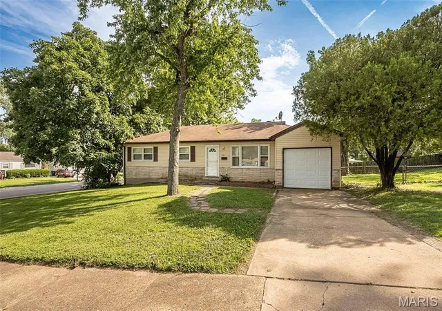 Single family home for sale at 1115 Forestwood Dr, Saint Louis, MO 63135 | MLS# MIS26040008