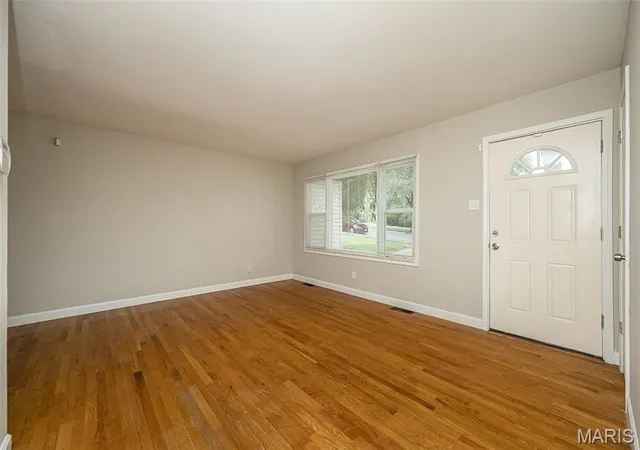 Photo 3 of Single family home for sale at 1115 Forestwood Dr, Saint Louis, MO 63135 | MLS# MIS26040008 | Listing updated on 2026-10-02