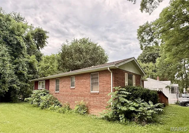 Homes for sale in Belleville, IL | 307 N 46Th St, Belleville, IL 62226 | MLS# MIS26040018