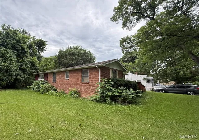 Homes for sale in Belleville, IL | 307 N 46Th St, Belleville, IL 62226 | MLS# MIS26040018