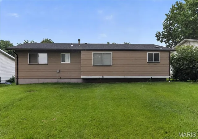 32nd image of 6220 Pennyrich Ct, Florissant, MO 63033 | MLS# MIS26040038