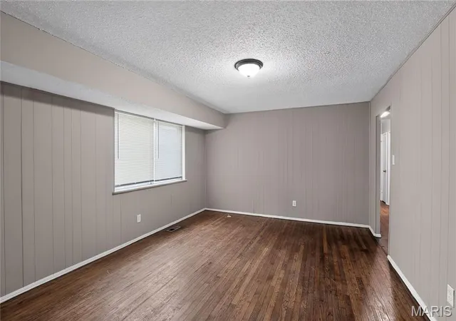 4th image of 6220 Pennyrich Ct, Florissant, MO 63033 | MLS# MIS26040038