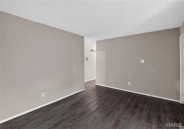 5th image of 6220 Pennyrich Ct, Florissant, MO 63033 | MLS# MIS26040038