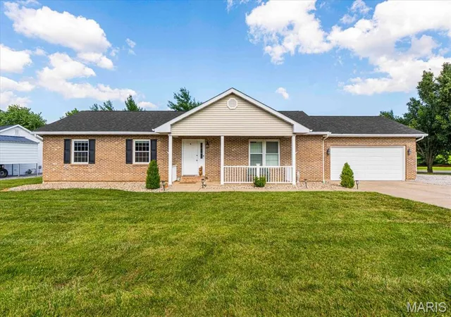 Homes for sale in Valmeyer, IL | 100 N Cedar Bluff Dr, Valmeyer, IL 62295 | MLS# MIS26040039