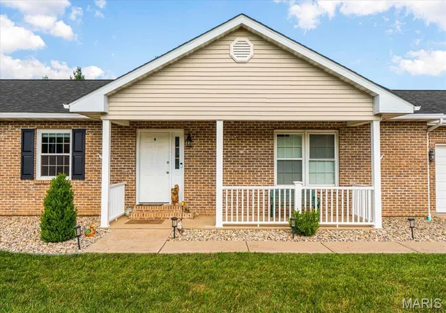 Homes for sale in Valmeyer, IL | 100 N Cedar Bluff Dr, Valmeyer, IL 62295 | MLS# MIS26040039