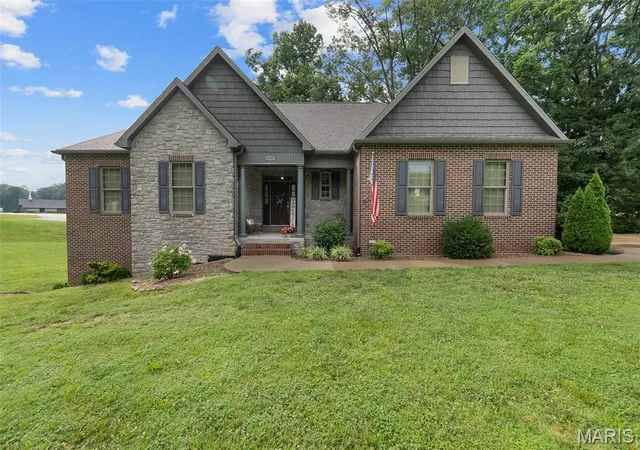 Photo 1 of Single family home for sale at 2135 Rampart St, Cape Girardeau, MO 63701 | MLS# MIS26040043 | Listing updated on 2026-09-14
