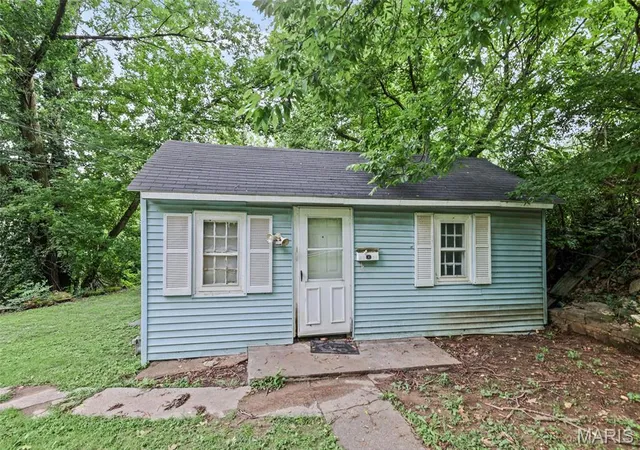 Homes for sale in Alton, IL | 3112 Trumbull Ave, Alton, IL 62002 | MLS# MIS26040048