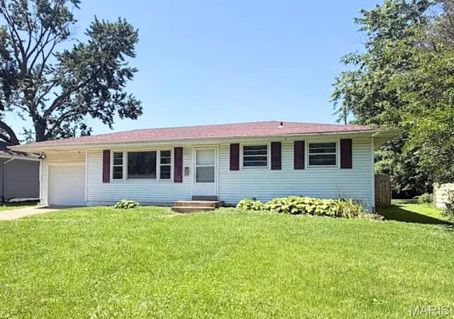 2nd image of 170 Ruth Dr, Florissant, MO 63031 | MLS# MIS26040065