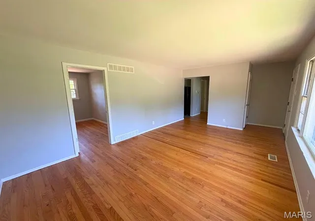 3rd image of 170 Ruth Dr, Florissant, MO 63031 | MLS# MIS26040065