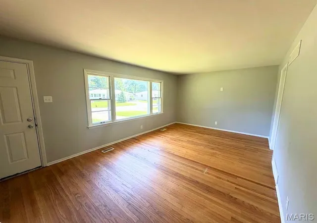5th image of 170 Ruth Dr, Florissant, MO 63031 | MLS# MIS26040065