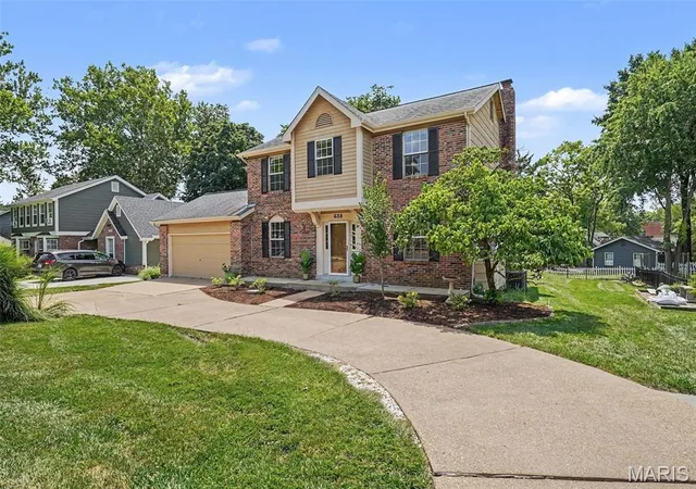 2nd image of 638 Old Ballwin Rd, Ballwin, MO 63021 | MLS# MIS26040079