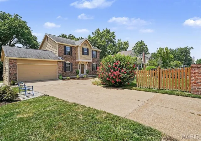 Photo 3 of Single family home for sale at 638 Old Ballwin Rd, Ballwin, MO 63021 | MLS# MIS26040079 | Listing updated on 2026-10-05