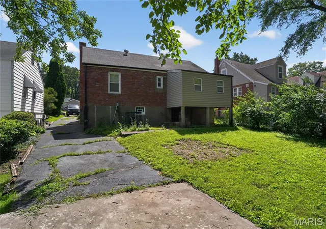 Homes for sale in Ferguson, MO | 127 S Hartnett Ave, Ferguson, MO 63135 | MLS# MIS26040085