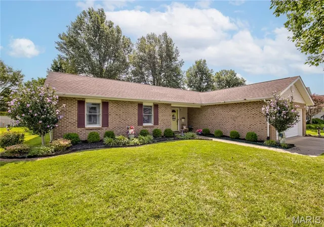 Homes for sale in Sikeston, MO | 1010 Pine Street, Sikeston, MO 63801 | MLS# MIS26040087
