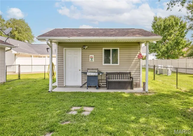 Homes for sale in Sikeston, MO | 1010 Pine Street, Sikeston, MO 63801 | MLS# MIS26040087