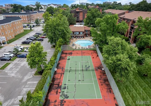 Homes for sale in Creve Coeur, MO | 550 Coeur De Royale Dr #206, Creve Coeur, MO 63141 | MLS# MIS26040102