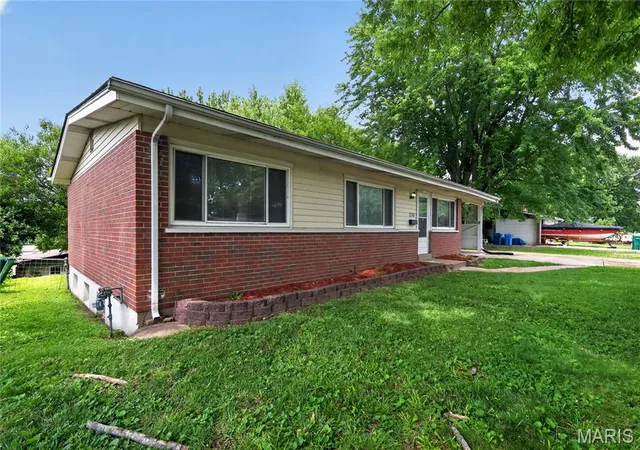 3rd image of 2245 Saint Catherine St, Florissant, MO 63033 | MLS# MIS26040111