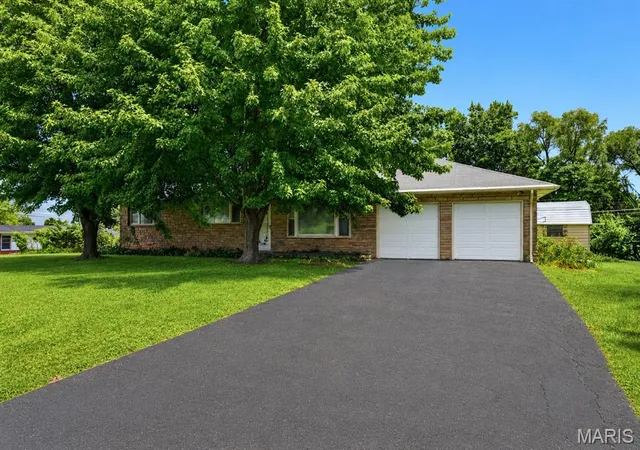 Photo 1 of Single family home for sale at 7 Wayne St, Saint Charles, MO 63301 | MLS# MIS26040115 | Listing updated on 2026-06-29