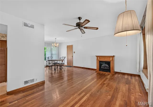 Photo 2 of Single family home for sale at 7 Wayne St, St Charles, MO 63301 | MLS# MIS26040115 | Listing updated on 2026-10-29