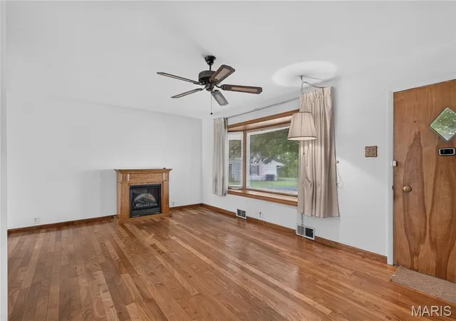 Photo 3 of Single family home for sale at 7 Wayne St, St Charles, MO 63301 | MLS# MIS26040115 | Listing updated on 2026-10-29