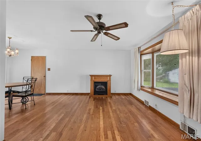 Photo 4 of Single family home for sale at 7 Wayne St, St Charles, MO 63301 | MLS# MIS26040115 | Listing updated on 2026-10-29