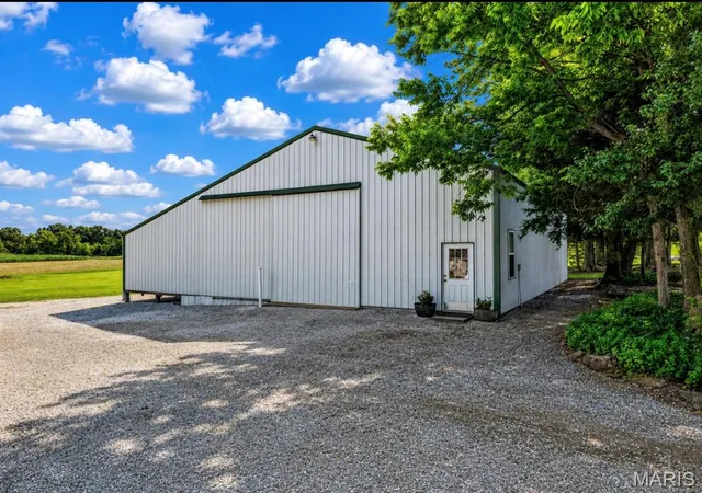 3rd image of 4075 Hwy D, Defiance, MO 63341 | MLS# MIS26040123