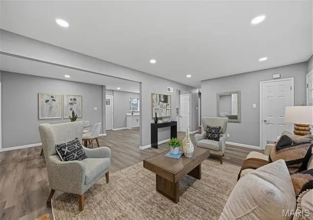 3rd image of 8605 Mayflower Ct, Saint Louis, MO 63132 | MLS# MIS26040128