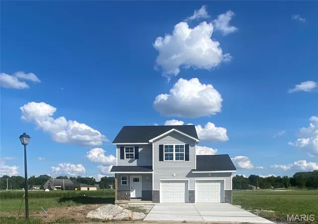 Homes for sale in Greenville, IL | 1406 Kweit Ln, Greenville, IL 62246 | MLS# MIS26040148