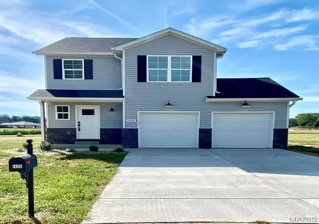Photo 1 of Single family home for sale at 1406 Kweit Ln, Greenville, IL 62246 | MLS# MIS26040148 | Listing updated on 2026-09-23