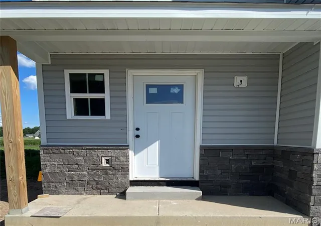 Homes for sale in Greenville, IL | 1406 Kweit Ln, Greenville, IL 62246 | MLS# MIS26040148