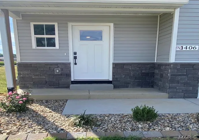 Photo 2 of Single family home for sale at 1406 Kweit Ln, Greenville, IL 62246 | MLS# MIS26040148 | Listing updated on 2026-09-23