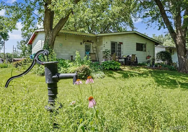 Homes for sale in Florissant, MO | 160 Humes Ln, Florissant, MO 63031 | MLS# MIS26040149