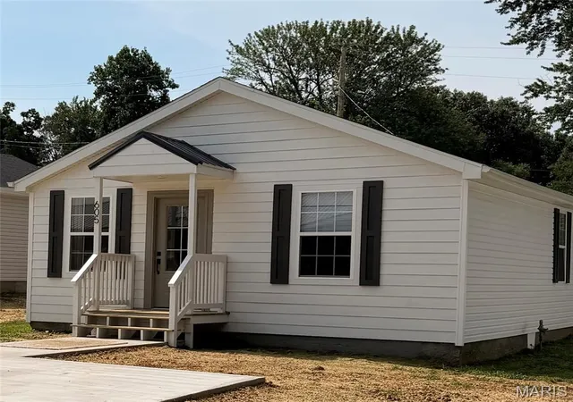 Homes for sale in Bloomfield, MO | 605 Court St, Bloomfield, MO 63825 | MLS# MIS26040150