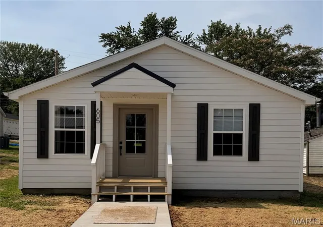 Homes for sale in Bloomfield, MO | 605 Court St, Bloomfield, MO 63825 | MLS# MIS26040150