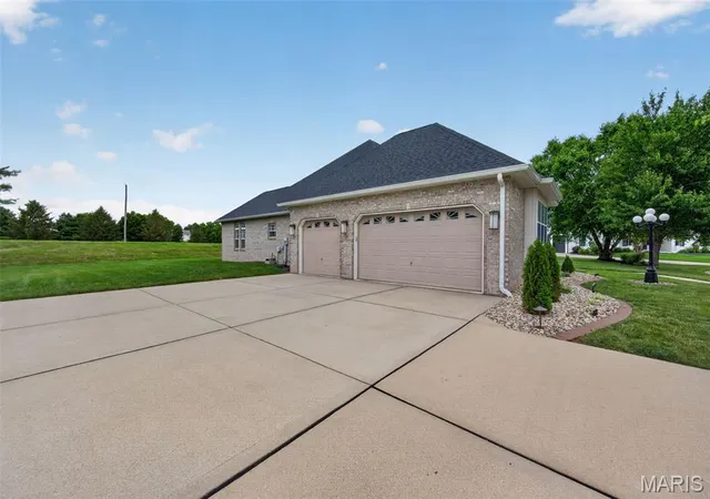 Homes for sale in O Fallon, IL | 1693 Lancaster Dr, O Fallon, IL 62269 | MLS# MIS26040167
