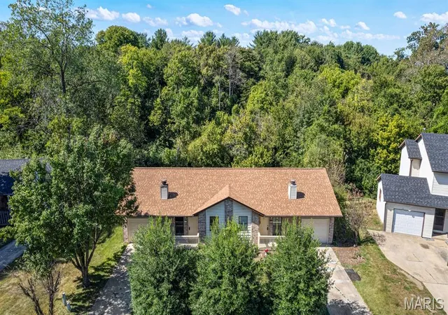 Photo 2 of Multi family home for sale at 26 Fox Meadow Ln, Glen Carbon, IL 62034 | MLS# MIS26040174 | Listing updated on 2026-10-05