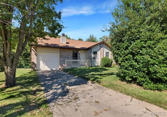 Listing Photo 4 - Condo for sale in building located at 26 Fox Mdw Ln, Glen Carbon, IL 62034