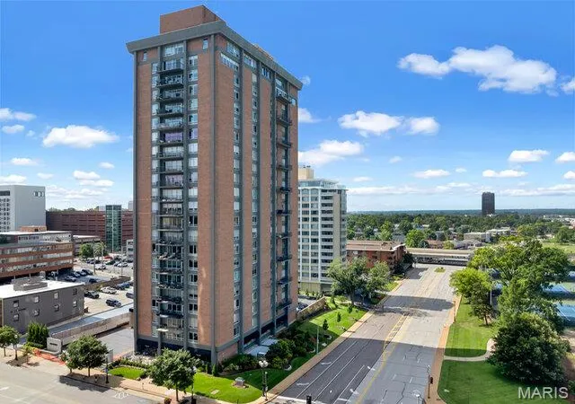 Homes for sale in Clayton, MO | 200 S Brentwood Blvd S #14C, Clayton, MO 63105 | MLS# MIS26040177