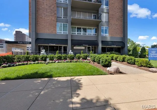 Homes for sale in Clayton, MO | 200 S Brentwood Blvd S #14C, Clayton, MO 63105 | MLS# MIS26040177