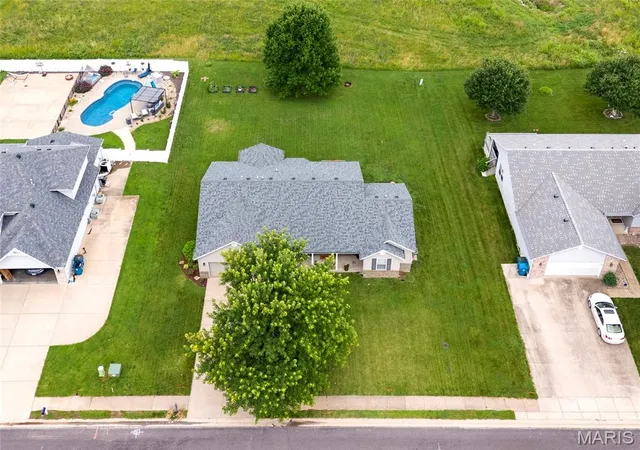 Homes for sale in Troy, IL | 510 Creekside Dr, Troy, IL 62294 | MLS# MIS26040192