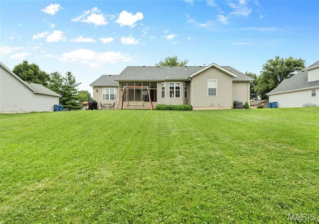 Homes for sale in Troy, IL | 510 Creekside Dr, Troy, IL 62294 | MLS# MIS26040192