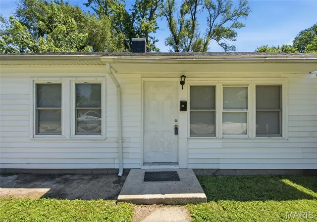 Homes for sale in Cahokia, IL | 36 Louise Ln, Cahokia, IL 62206 | MLS# MIS26040204